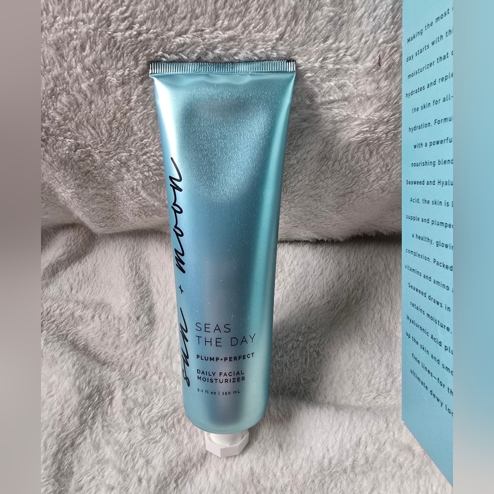 Sun + Moon Seas The Day Facial Moisturizer - Picture 5 of 6